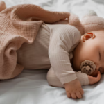 bebé dormido con chupon